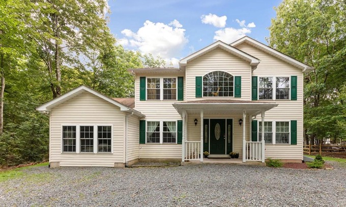 Albrightsville House | Spacious Home by Kalahari Waterpark, Camelback and Jim Thorpe, FREE EV Station