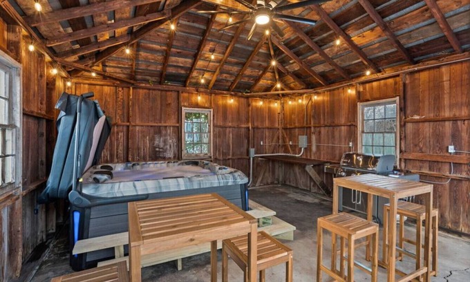 Luray House | Spacious Home Downtown - Walk to Parks & Shops