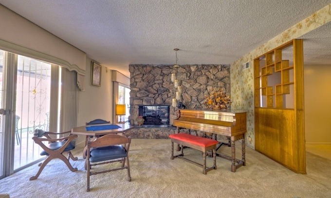 Ladera Heights House | Spacious home in Culver City district – Close to Venice and Downtown LA.