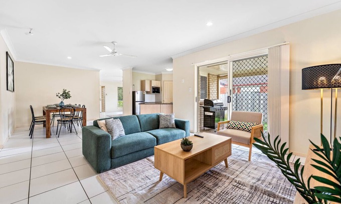 Rothwell House | Spacious Home in Rothwell