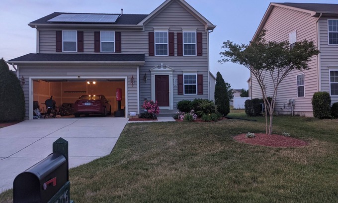 St. Charles House | Spacious Home in the DC suburbs! 30 minutes from DC and the beach!