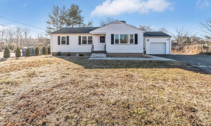 North Haven House | Spacious home new Yale University and Albertus Magnus