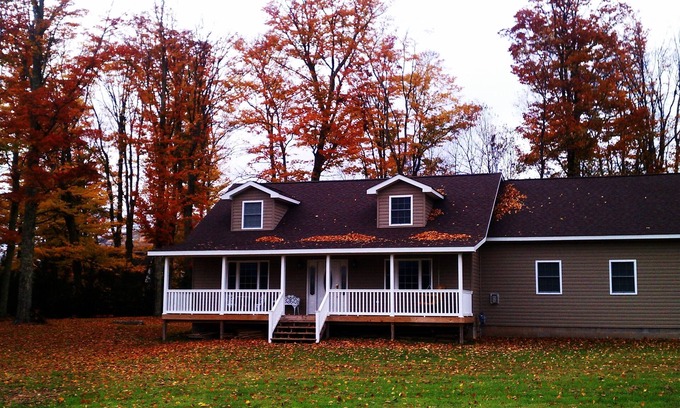 Davis House | Spacious Home- Secluded in the Heart of Canaan Valley! Sleeps 2- 14