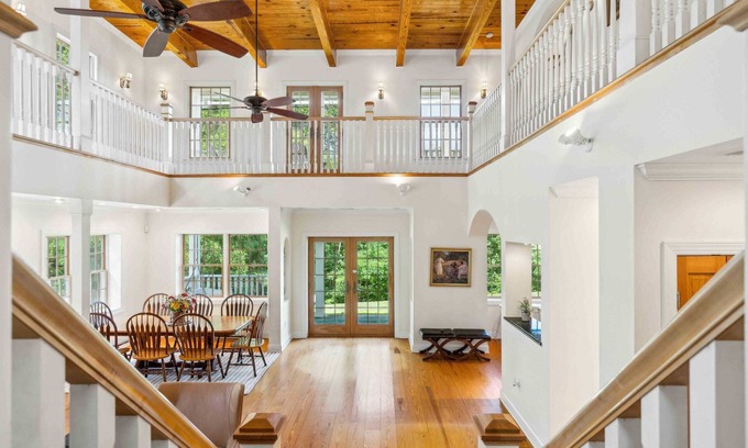 Hood House | Spacious Home with Foosball, PingPong and Gym