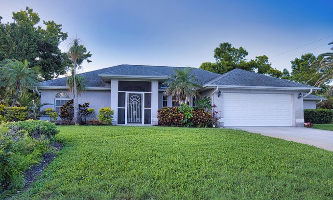 South Venice House | Spacious home with heated pool in South Venice. 8 min to the beach!