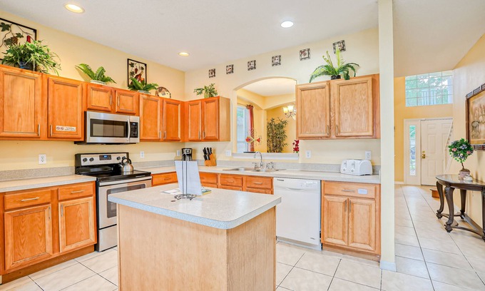 Seasons House | Spacious home with private pool, WiFi, central AC, and game room with pool table