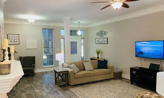 Rockwall House | Spacious home with shaded patio & firepit, walk to The Harbor Rockwall