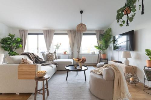 Bastad House | Spacious Home with Workspace and Cozy Balcony