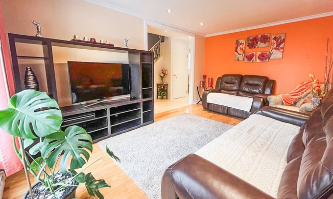 Pointe-aux-Trembles House | Spacious House 15 Km from Downtown Montreal