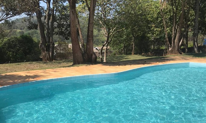 Bairro Canedos House | Spacious house for family moments with barbecue, fireplace and pool.