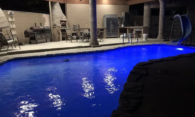 Laredo House | Spacious house for the whole family with a pool and a great kitchen.