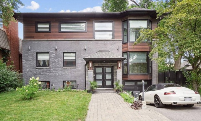 Pointe-aux-Trembles House | Spacious house in Montreal: 5 bedrooms, 4 bathrooms, garden with pool
