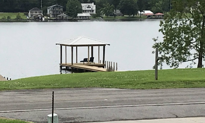 Jarreau House | Spacious house with big yard and private pier!PARTY BARGES AVAILABLE ON REQUEST