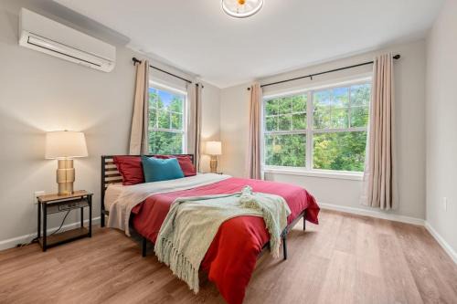 Maple Hill House | Spacious House with King Beds in Prime Location