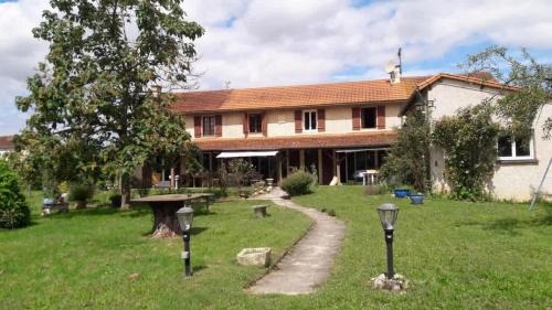 Salles-en-Toulon House | Spacious house with large garden in Valdivienne