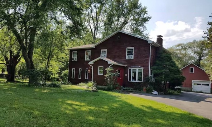 High Falls House | Spacious Hudson Valley retreat. Relax by the fire and enjoy the wildlife.