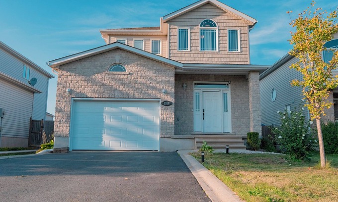 Amherstview House | Spacious, Idyllic 3 Bedroom Home