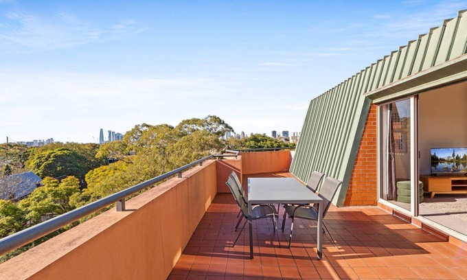 Camperdown Apartment | Spacious Inner-West 2-Bed with Alfresco Dining