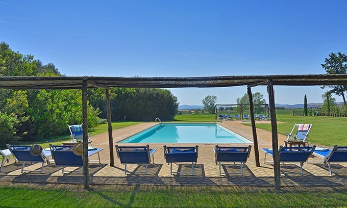 Pescia Romana Apartment | Spacious Italian Apartment w/Large Pool And NEAR BEACH