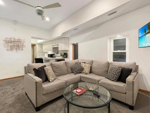 Des Moines Apartment | Spacious Jacuzzi Loft & Free Parking Near Icubs