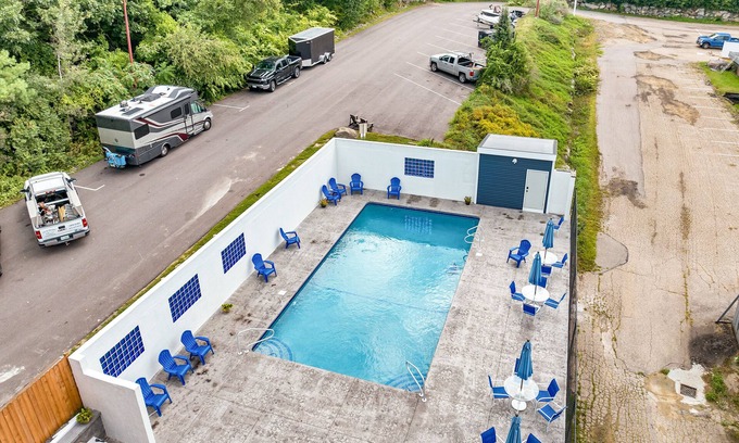 Gilford House | Spacious Lake View Laconia Apt Near Weirs Beach Pool Restaurants