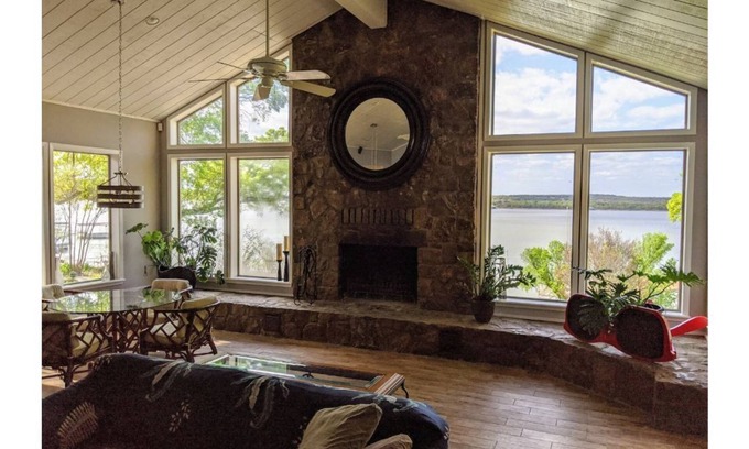 Brownwood House | Spacious lakefront home with stunning views