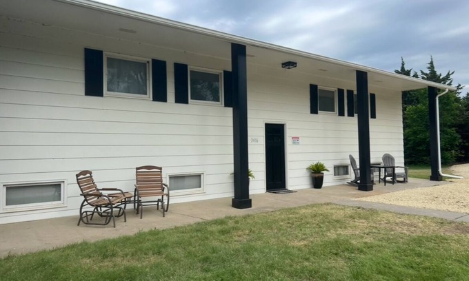 Fort Riley House | SPACIOUS LAKEHOUSE-2 mi from Curtis Creek at Milford Lake!-Huge Peaceful Yard