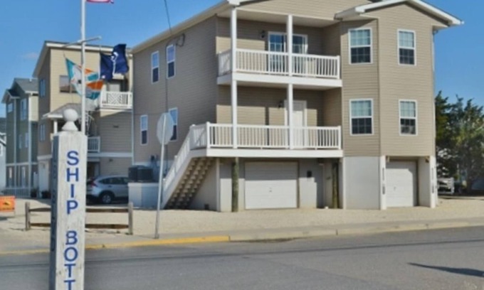 Ship Bottom House | Spacious, light and bright Ship Bottom Ocean Block home only 7 houses from the.