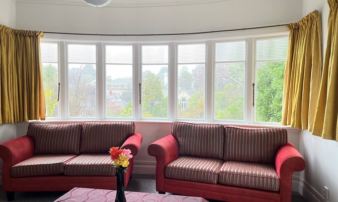 Dunedin House | Spacious & Lively @Maori Hill-Trees, flowers & birds, Cosy and Comfortable
