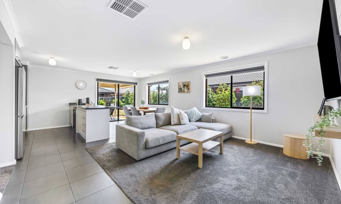 Lucas House | Spacious Living, Lucas