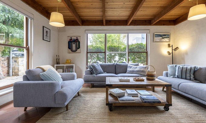 North Fremantle House | Spacious Loft House close to River Walks and Pristine Beach!