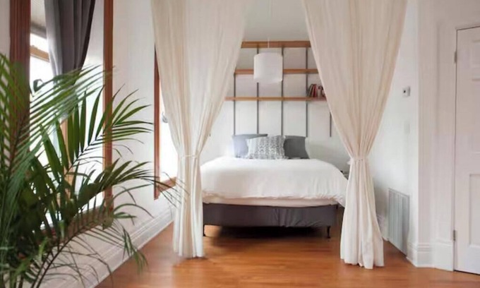 West Town Apartment | Spacious loft in the heart of West Town, Noble Square Chicago