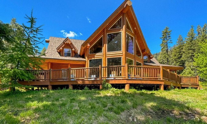 Tamarack Apartment | Spacious Log Cabin Near Tamarack w/Hot Tub!