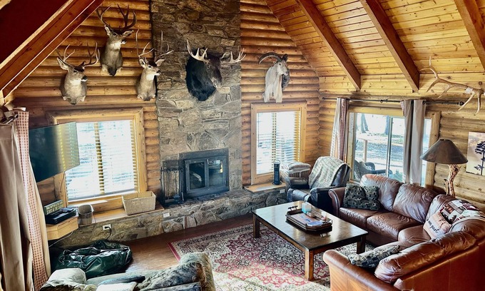 Happy Jack Cabin | * Spacious Log Cabin Sleeps 10- Happy Jack, AZ *