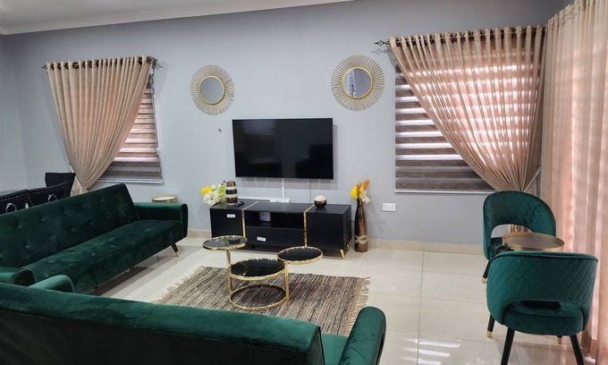 Nungua Apartment | Spacious Luxury 3Bed Hse in Tema Netflix