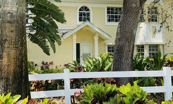 Kings Lake Condo | Spacious, Modern 3 Bed/3 Full Bath Condo on Kings Lake - 10 min from the beach