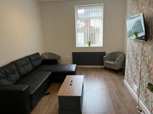 Anfield House | Spacious, Modern 3BR House, LFC, Free Parking