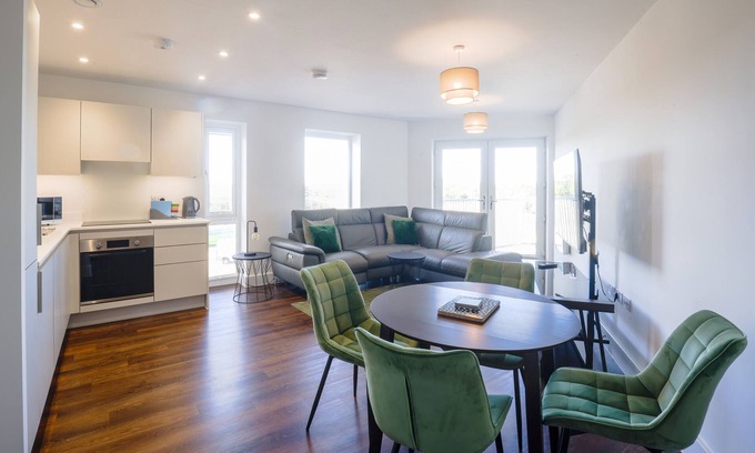 Bicester Apartment | Spacious, modern apartment near Bicester Village
