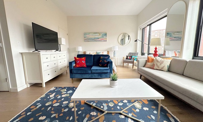 Ukrainian Village Apartment | Spacious Modern East Village Apartment - Luxury Elevator Building