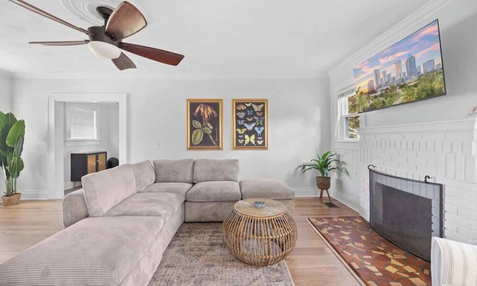 Riverside Heights House | Spacious Modern Farmhouse w Private Patio ans BBQ