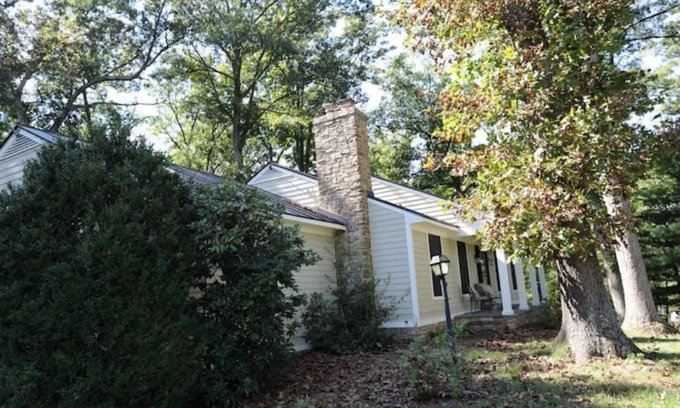 Middleburg House | Spacious Modern Home on Middleburg Horse Farm