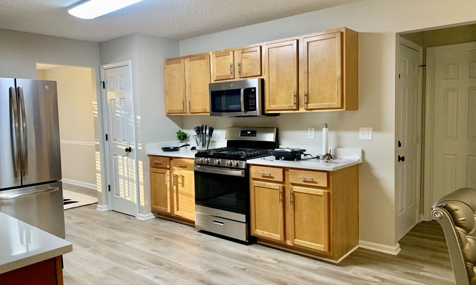 Lovejoy House | Spacious, Modern House with Cozy Fireplace, Home Office and Master Suite
