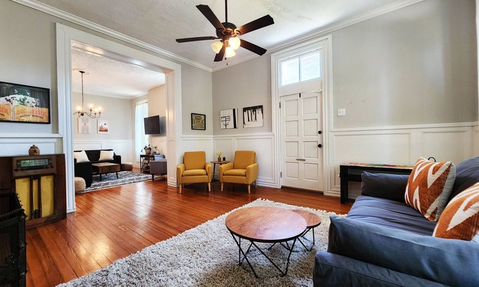Benton Park House | Spacious+Modern Three-Story Benton Park Retreat