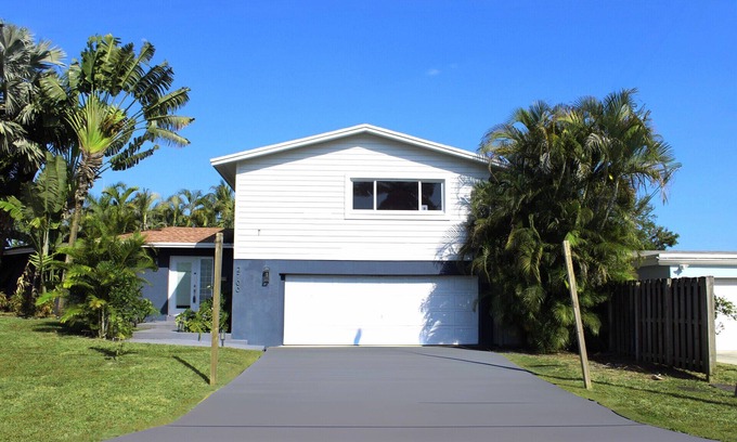 Lauderdale Isles House | Spacious/Modern Beach House with Pool