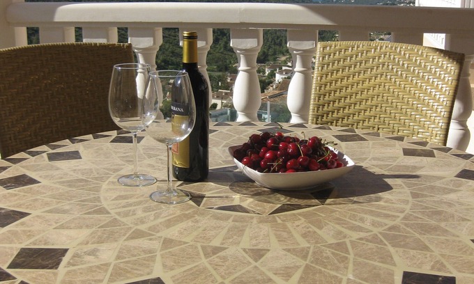 L'Alcassar Villa | Spacious modern villa. 3 sun terraces, private pool and great views. Free WiFi