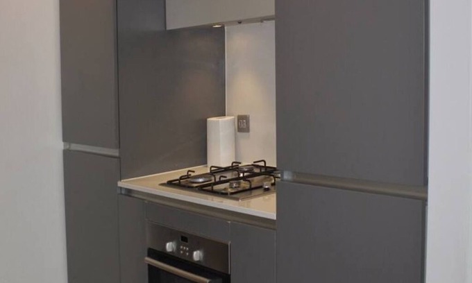 Stockwell Apartment | Spacious & Modern Zone 2 Flat, 1 min to station