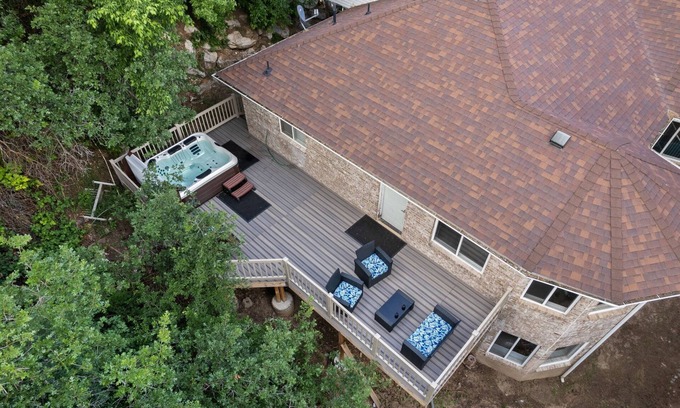 Woodland Estates House | Spacious Mountain Hideaway 4 BD 3 BA W/Hot Tub