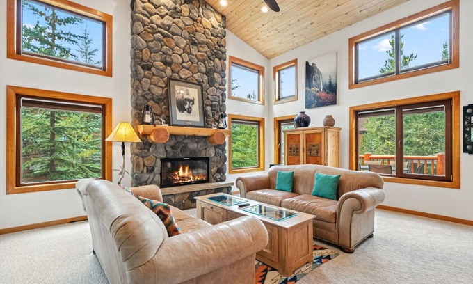 Keystone House | Spacious Mountain Home Hot Tub Walk to Shuttle