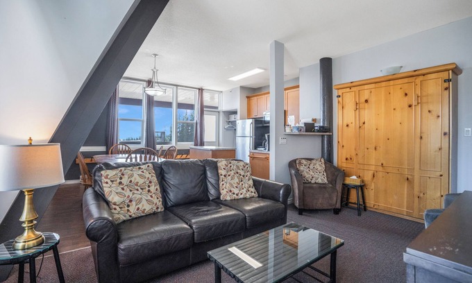 Silver Star Mountain Condo | Spacious Mountain Suite w/Hot Tub, BBQ & Ski Locker!