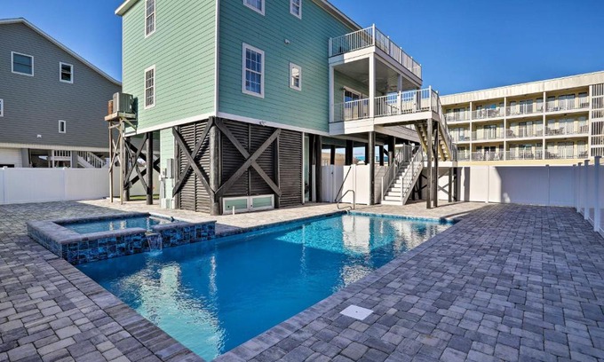 Garden City House | Spacious Murrells Inlet Hub with Pool, Walk to Shore